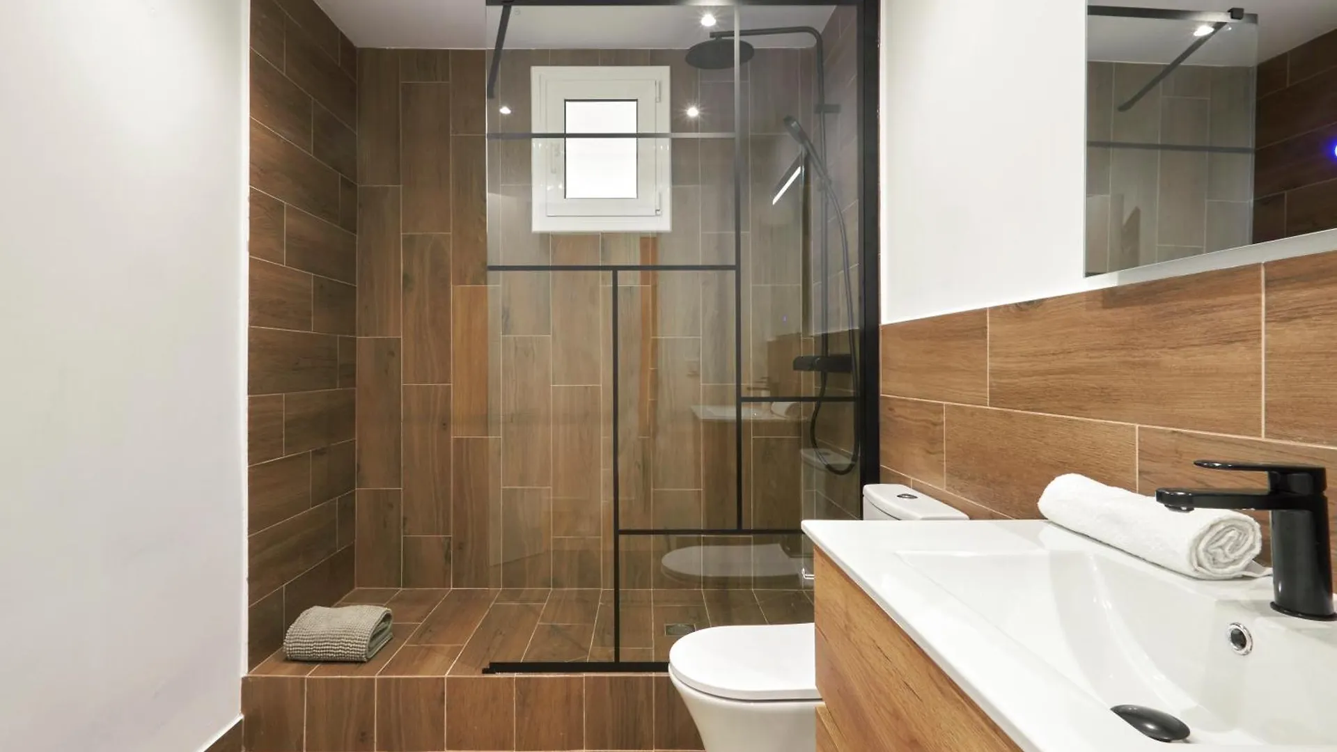 Comfortable Apartment Next To Apolo Theater 0*, Barcelona