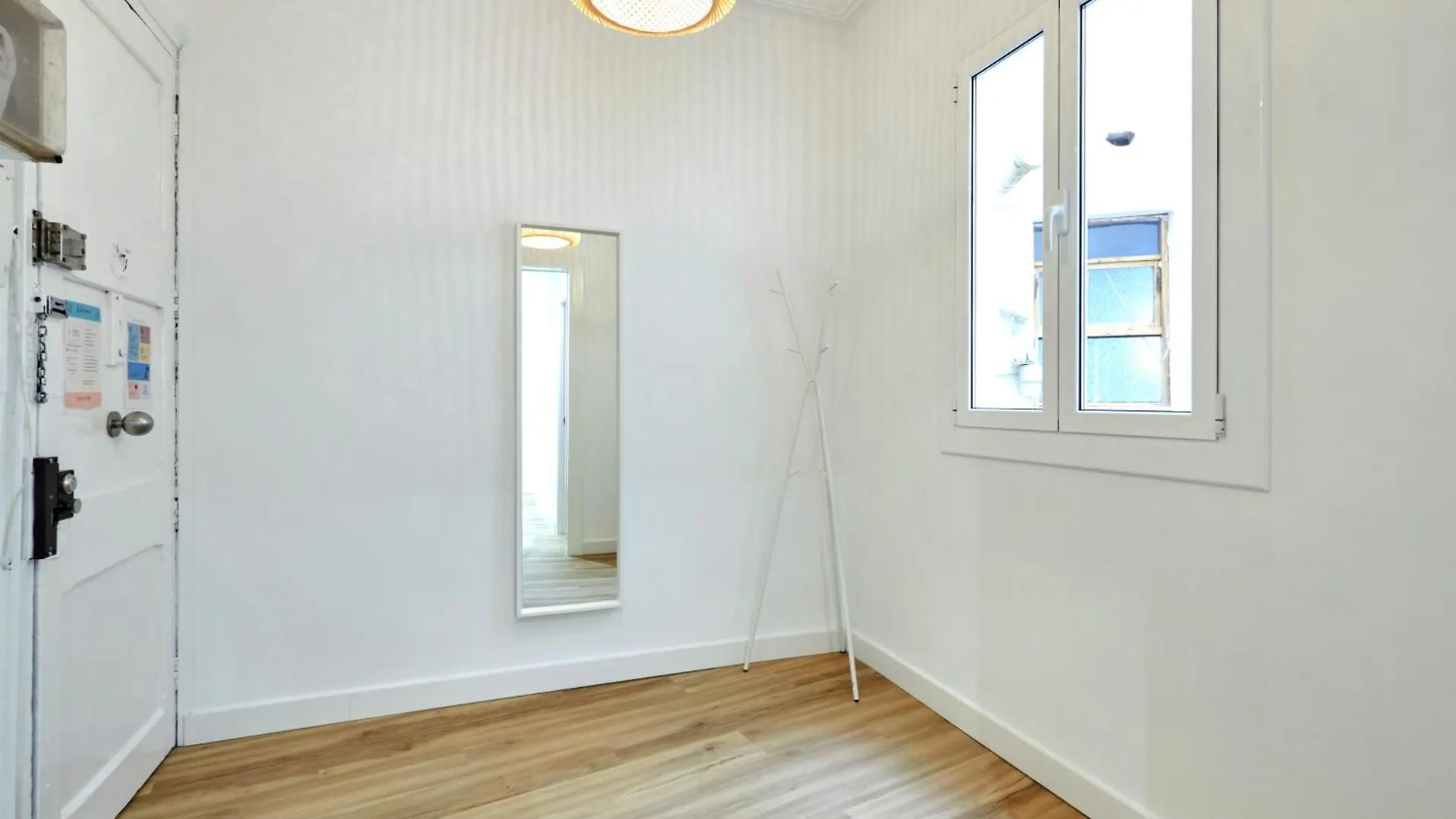Comfortable Apartment Next To Apolo Theater 0*, Barcelona Spain