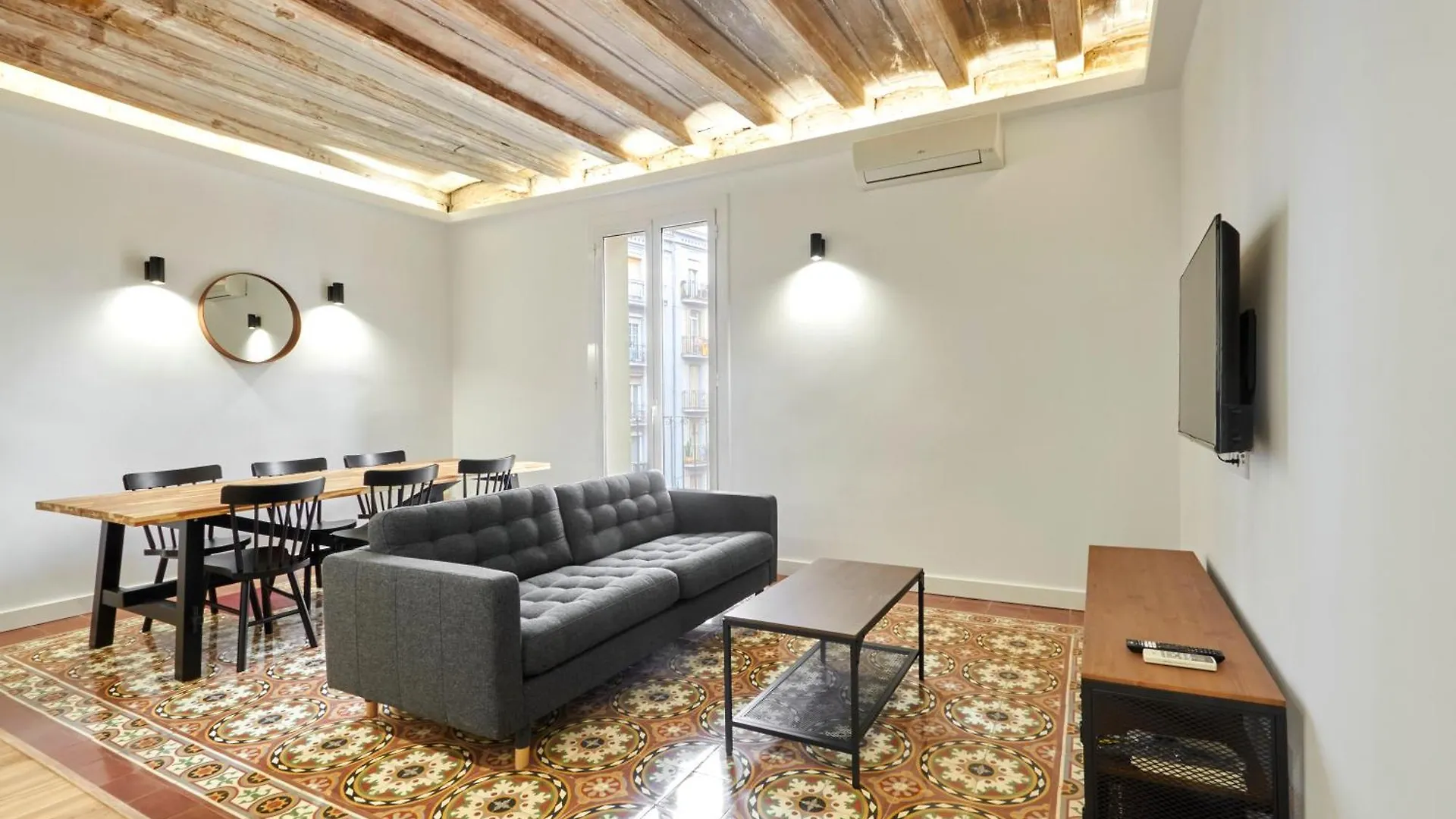 Comfortable Apartment Next To Apolo Theater Spain