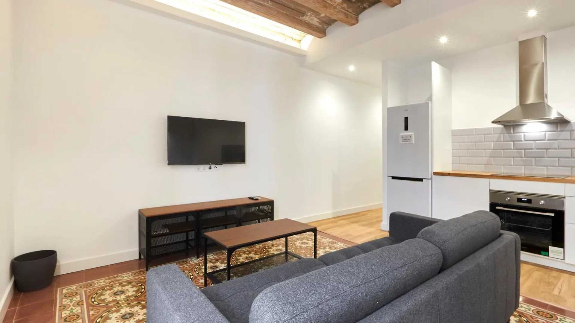 Comfortable Apartment Next To Apolo Theater Barcelona