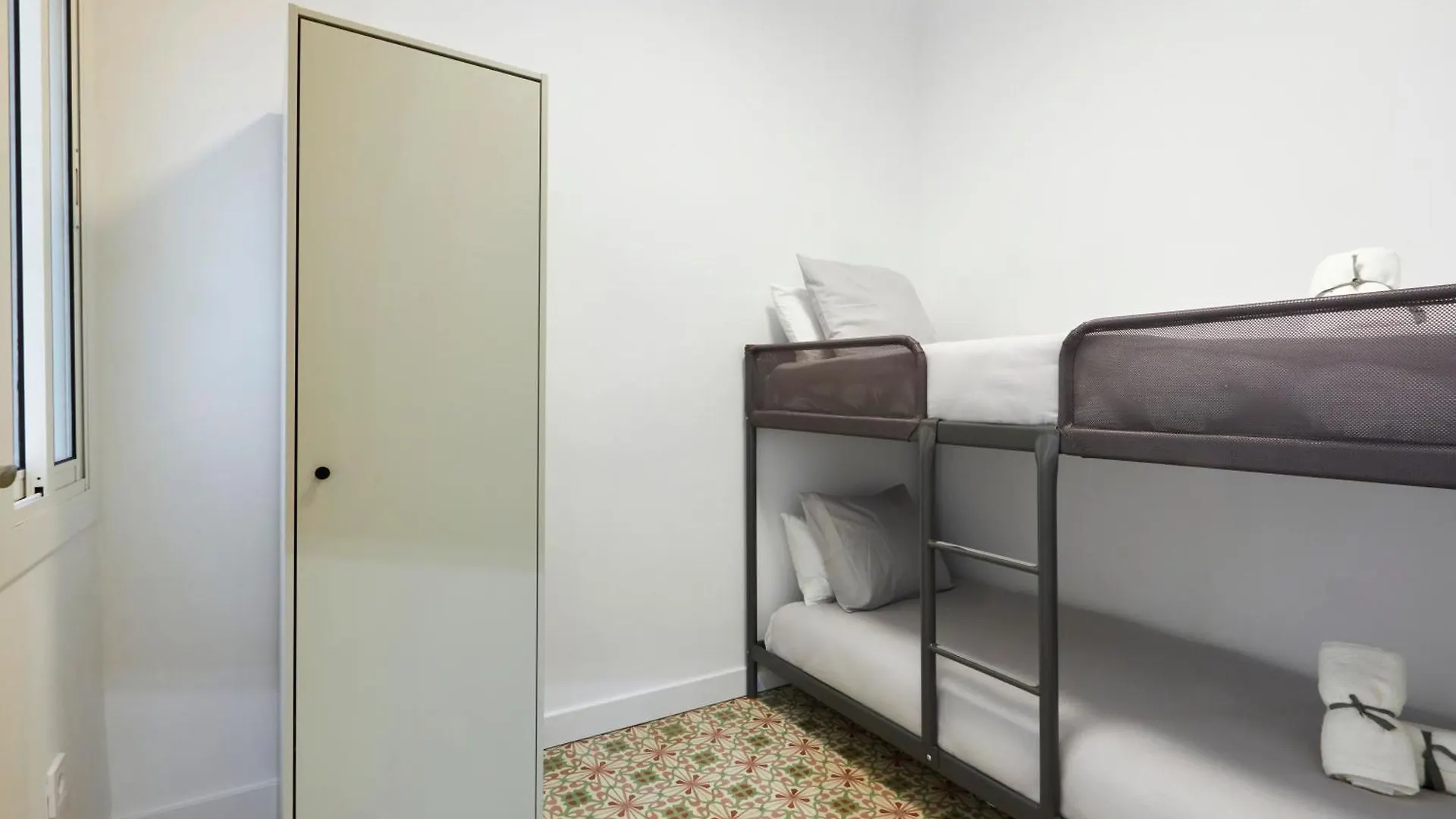 Comfortable Apartment Next To Apolo Theater 바르셀로나 스페인