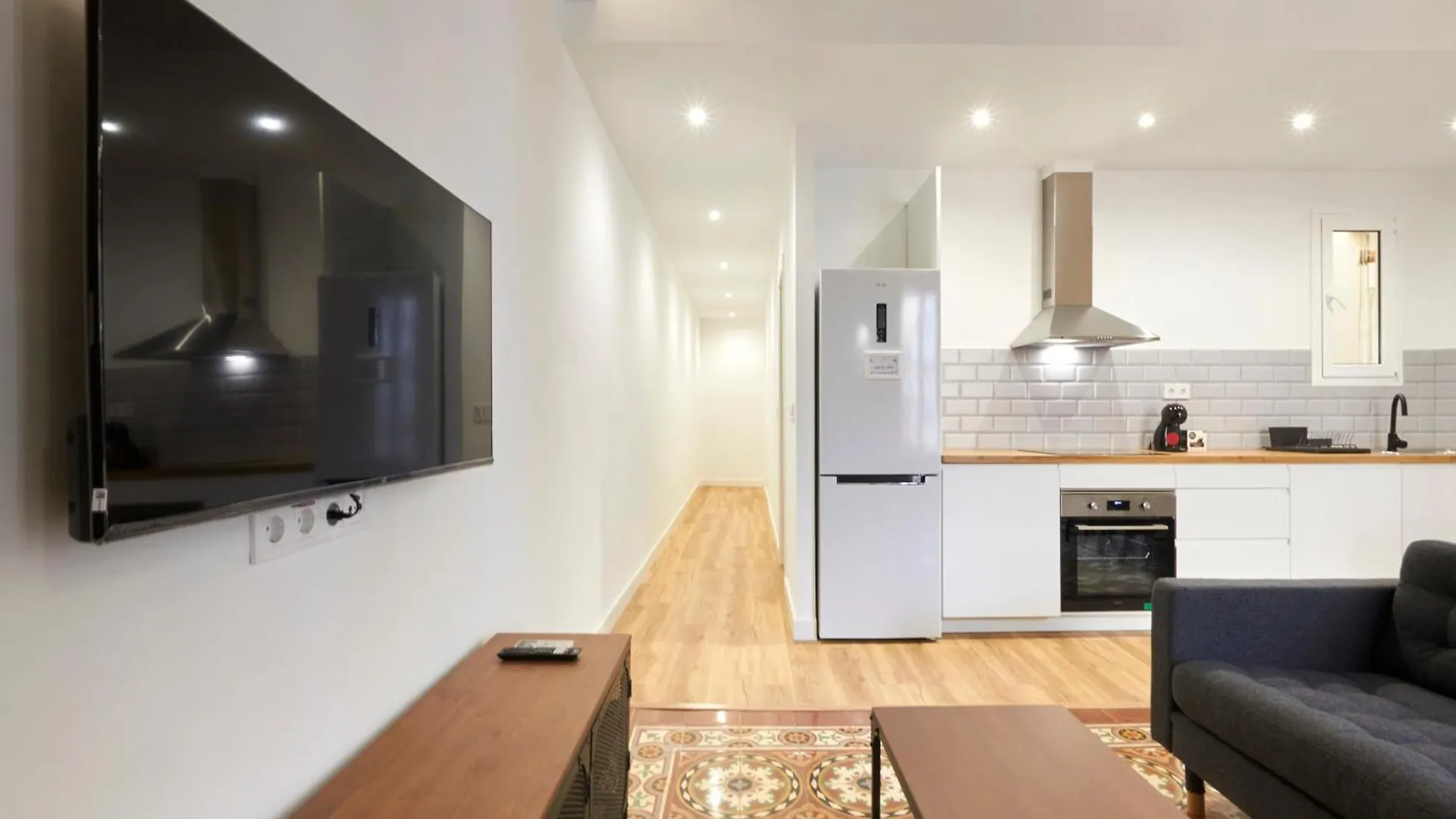 Comfortable Apartment Next To Apolo Theater 0*, Barcelona
