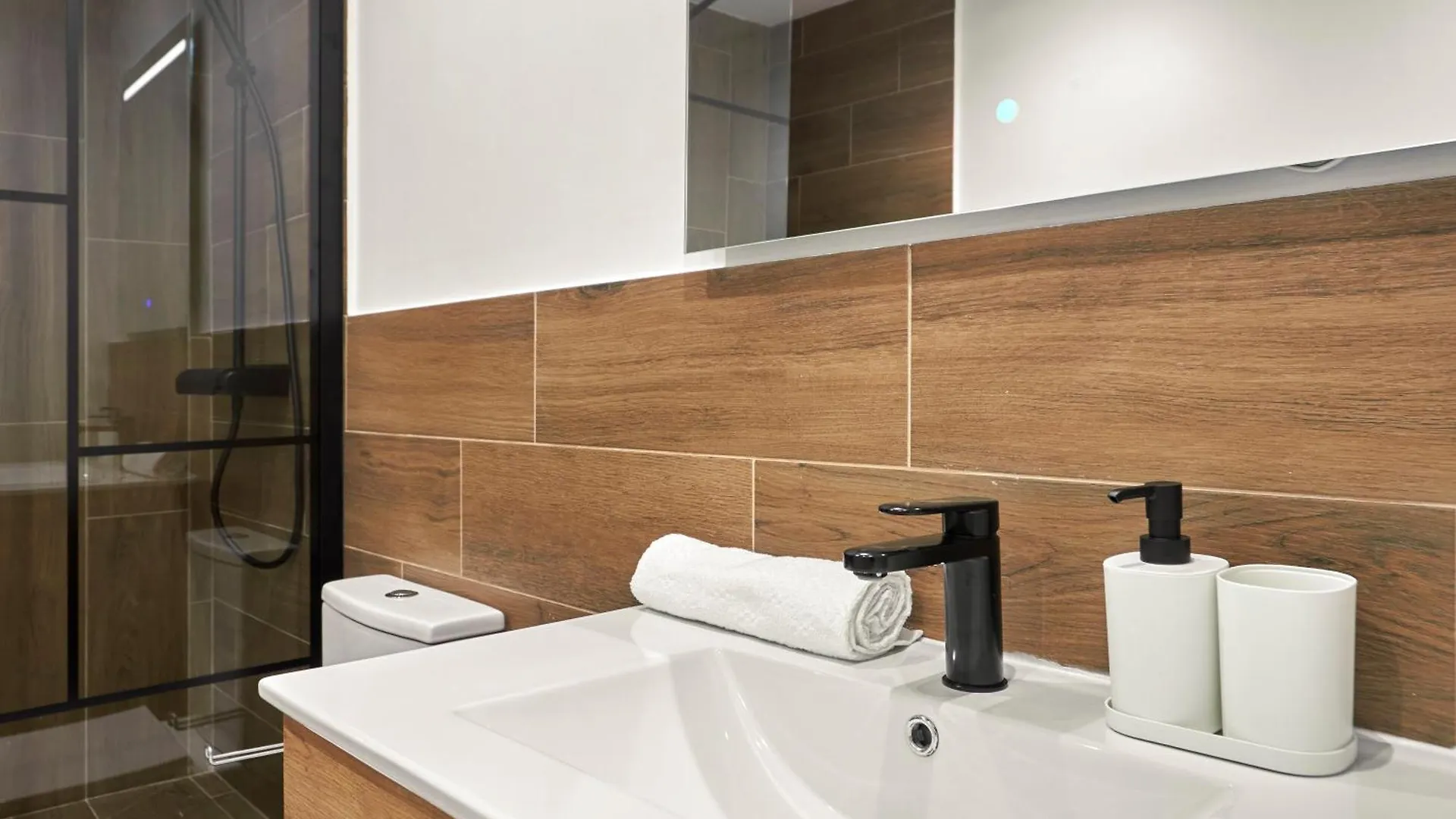 Comfortable Apartment Next To Apolo Theater 바르셀로나