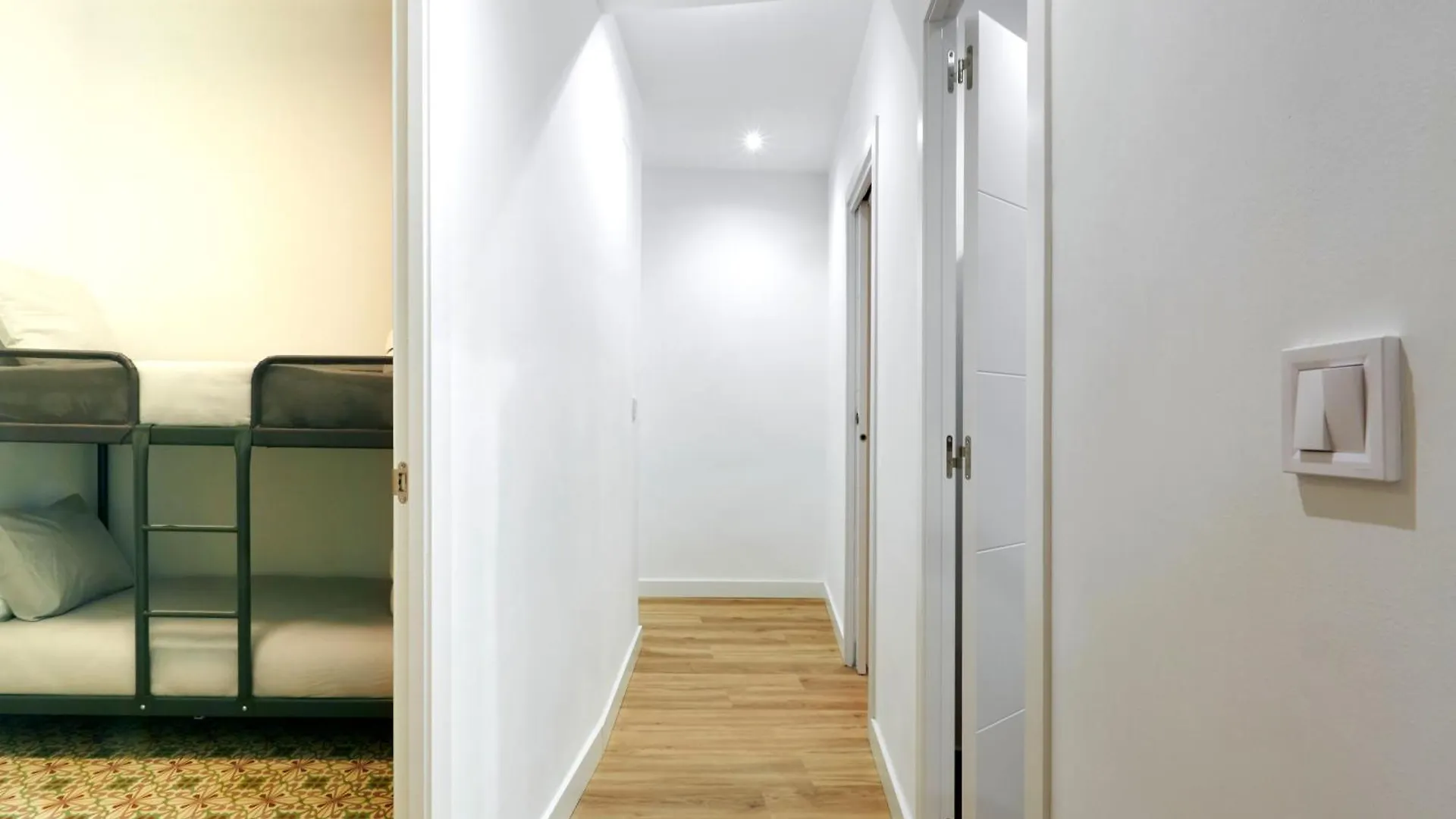 Comfortable Apartment Next To Apolo Theater 0*, Barcelona Spain
