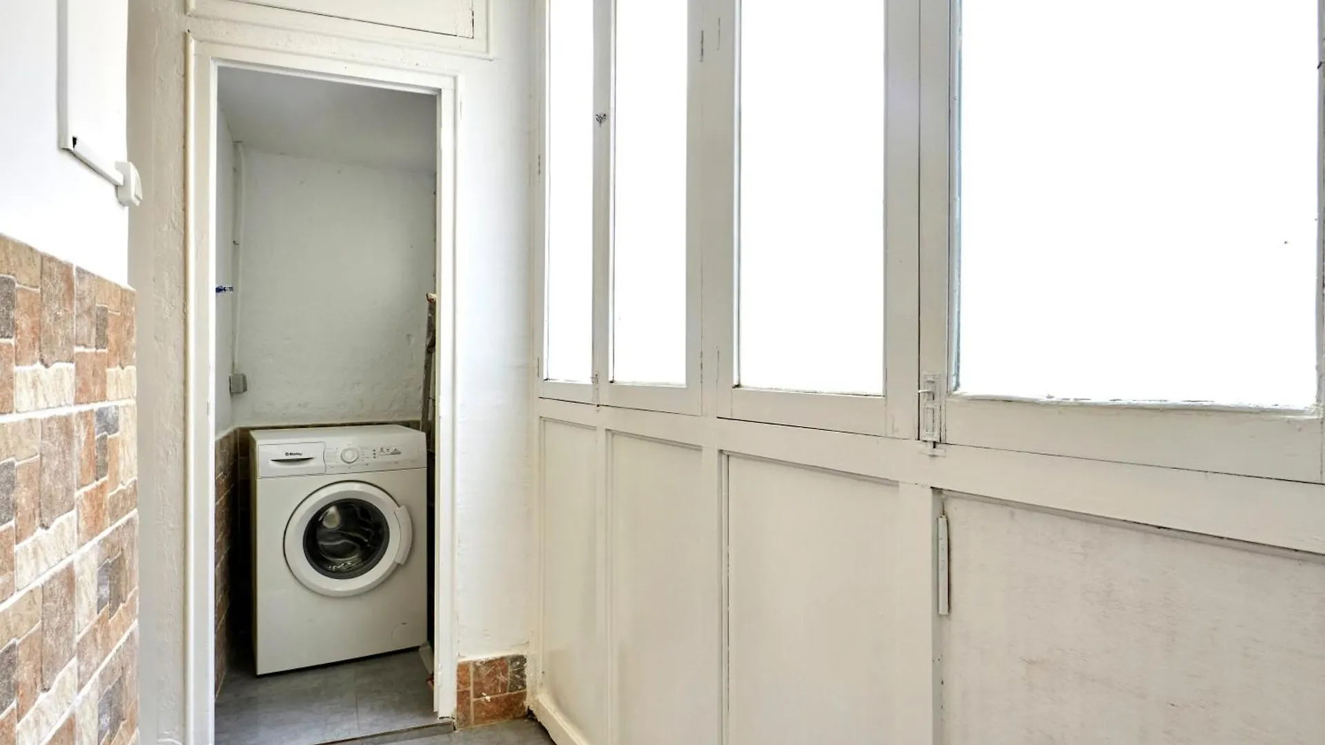 Comfortable Apartment Next To Apolo Theater 0*, Barcelona